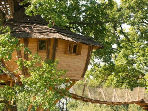 Cabane Perchee Dans Les Arbres Saint-Hilaire-en-Morvan Екстериор снимка