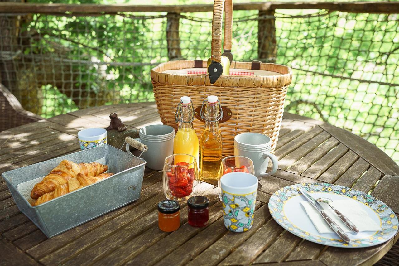 Cabane Perchee Dans Les Arbres Saint-Hilaire-en-Morvan Екстериор снимка