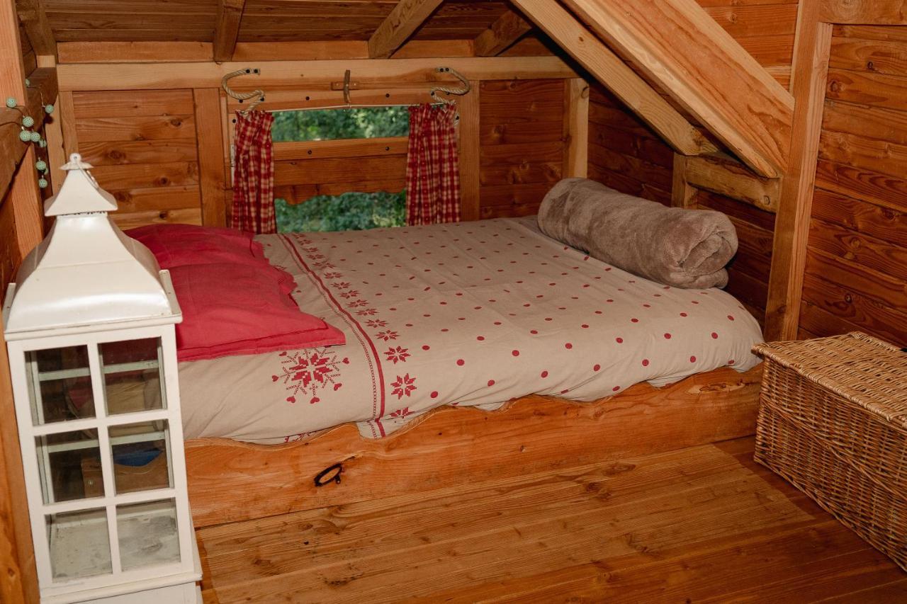 Cabane Perchee Dans Les Arbres Saint-Hilaire-en-Morvan Екстериор снимка