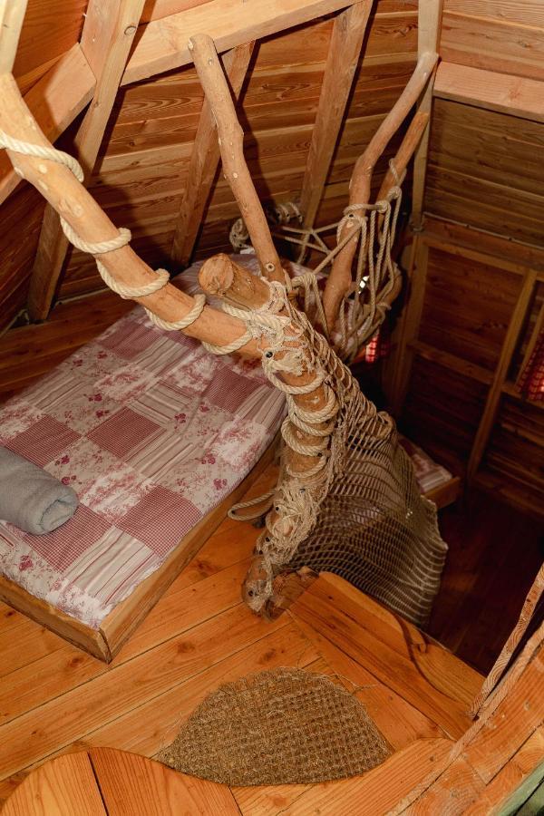 Cabane Perchee Dans Les Arbres Saint-Hilaire-en-Morvan Екстериор снимка