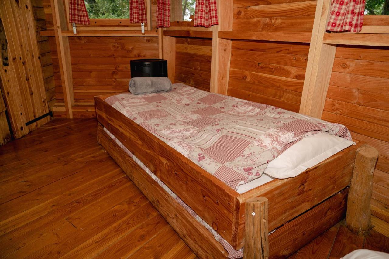 Cabane Perchee Dans Les Arbres Saint-Hilaire-en-Morvan Екстериор снимка